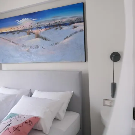 Rhodes Retreat: Modern Comfort In Serene Luxury Apartment *