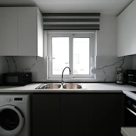 Rhodes Retreat: Modern Comfort In Serene Luxury Apartment *