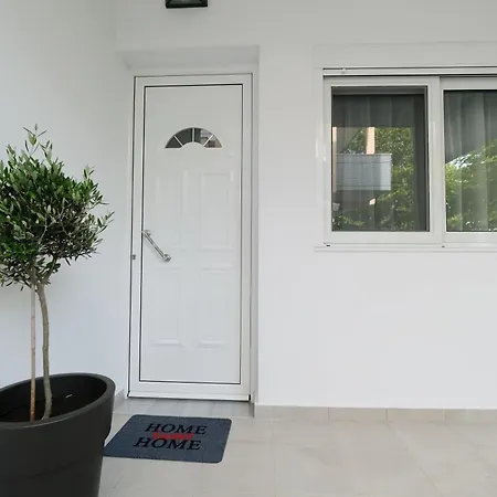 Rhodes Retreat: Modern Comfort In Serene Luxury Апартаменты Родос