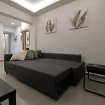 公寓 Rhodes Retreat: Modern Comfort In Serene Luxury