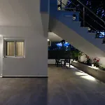Appartement Rhodes Retreat: Modern Comfort In Serene Luxury *