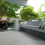 Appartement Rhodes Retreat: Modern Comfort In Serene Luxury