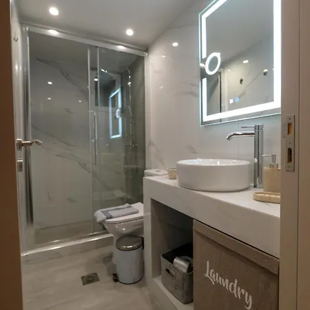 Daire Rhodes Retreat: Modern Comfort In Serene Luxury *