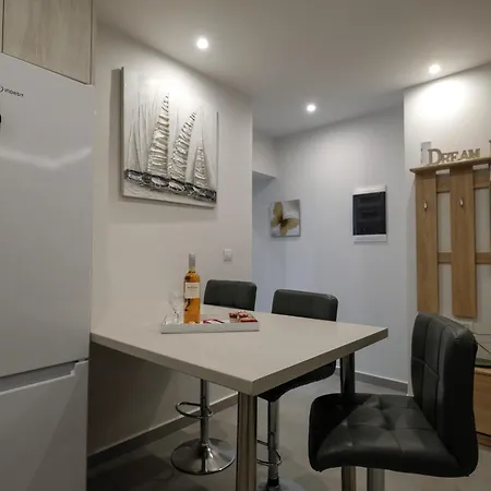 Rhodes Retreat: Modern Comfort In Serene Luxury Rhodes City