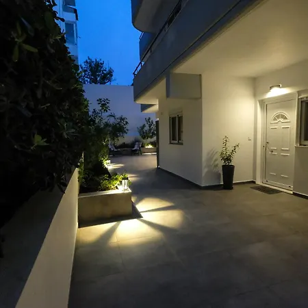 Rhodes Retreat: Modern Comfort In Serene Luxury דירה