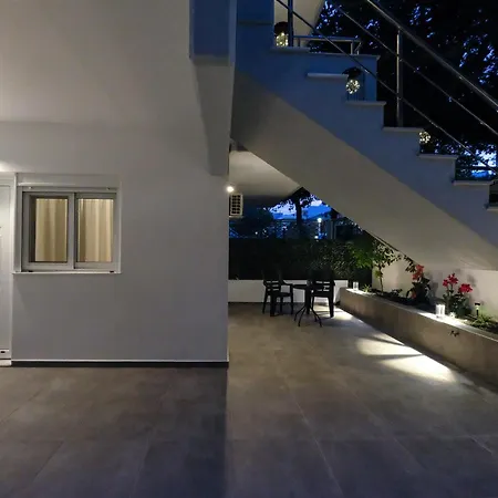 Daire Rhodes Retreat: Modern Comfort In Serene Luxury *