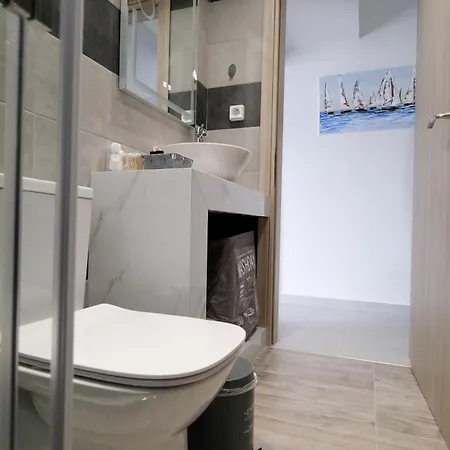 Apartment Rhodes Retreat: Modern Comfort In Serene Luxury Rhodes City