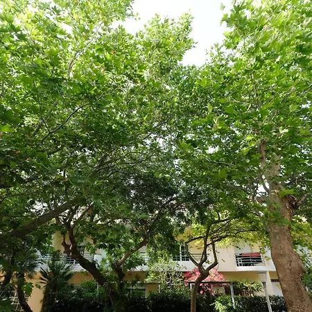 Rhodes Retreat: Modern Comfort In Serene Luxury Apartment *