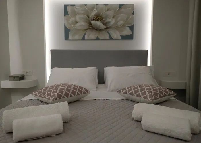 Rhodes Retreat: Modern Comfort In Serene Luxury דירה עיר רודוס