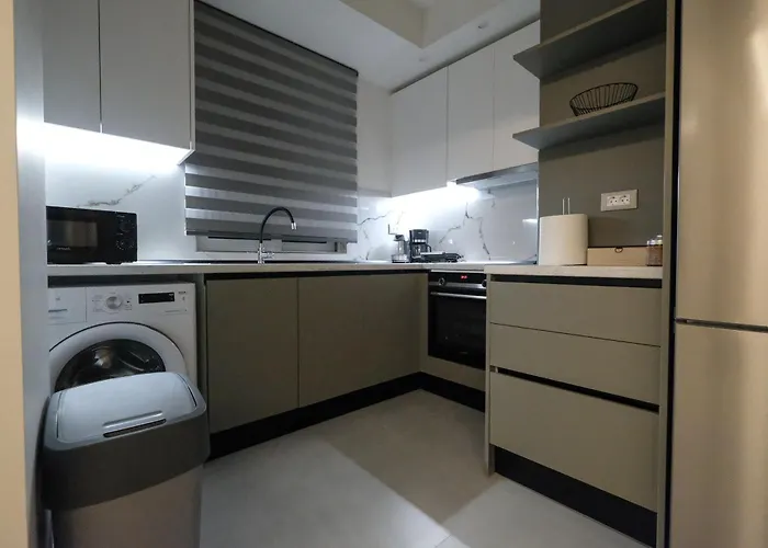 Apartamento Rhodes Retreat: Modern Comfort In Serene Luxury